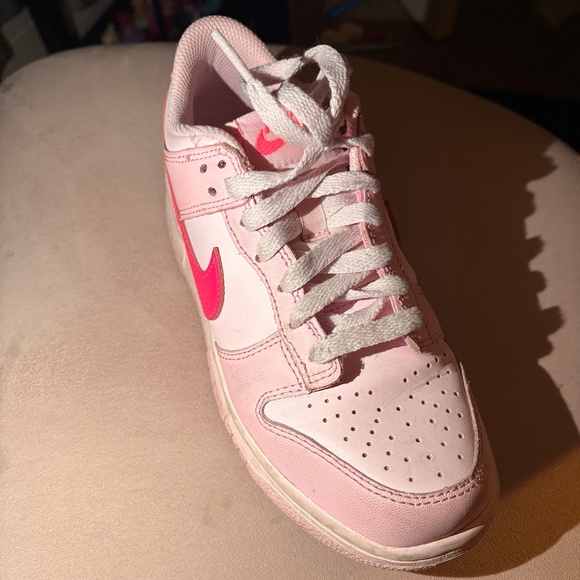 Nike - Picture 2 of 4